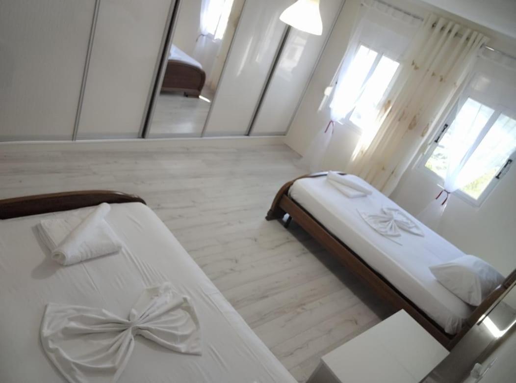 Rondo Guesthouse Gjirokastër Eksteriør bilde