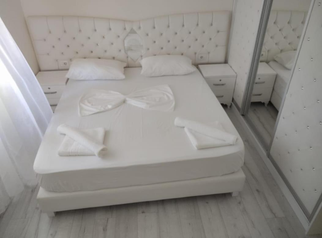 Rondo Guesthouse Gjirokastër Eksteriør bilde