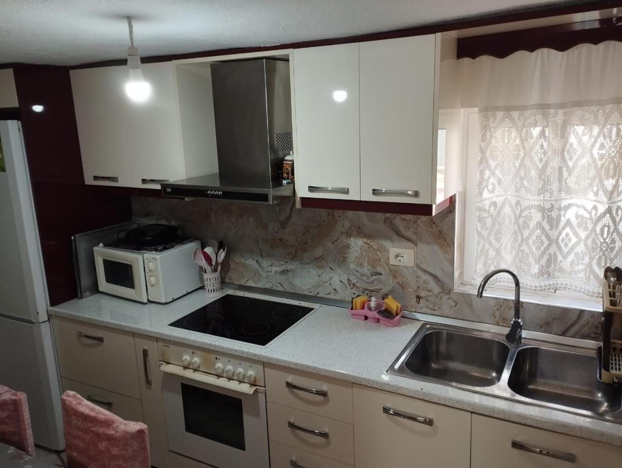 Rondo Guesthouse Gjirokastër Eksteriør bilde