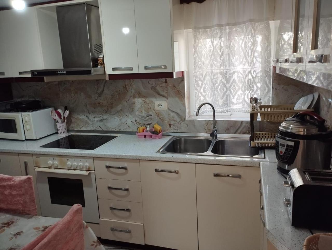 Rondo Guesthouse Gjirokastër Eksteriør bilde
