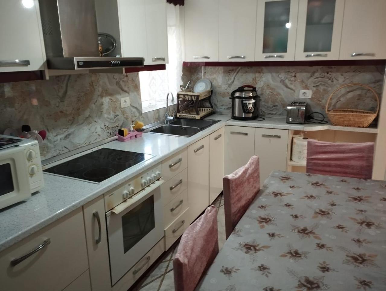 Rondo Guesthouse Gjirokastër Eksteriør bilde
