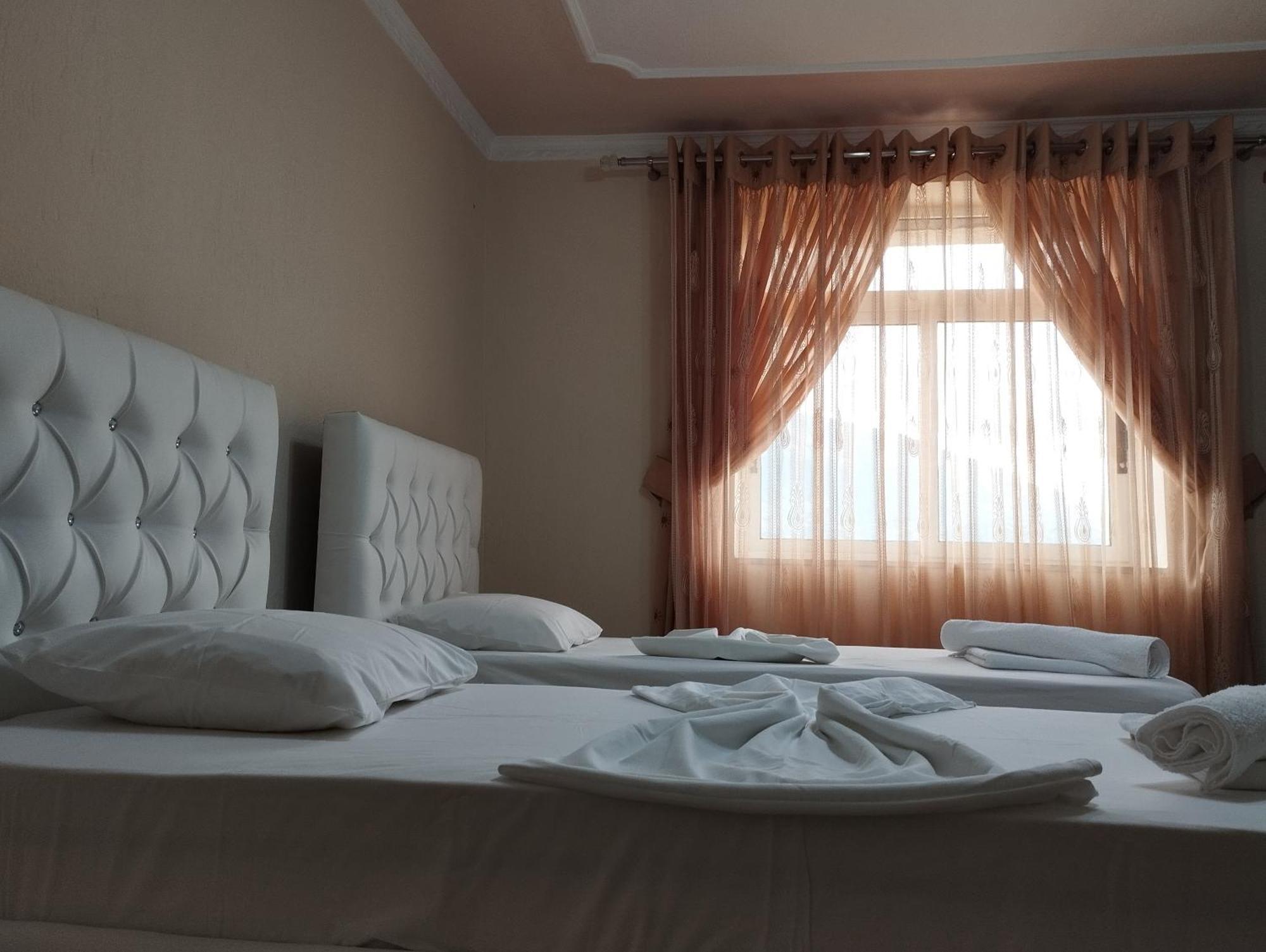 Rondo Guesthouse Gjirokastër Eksteriør bilde