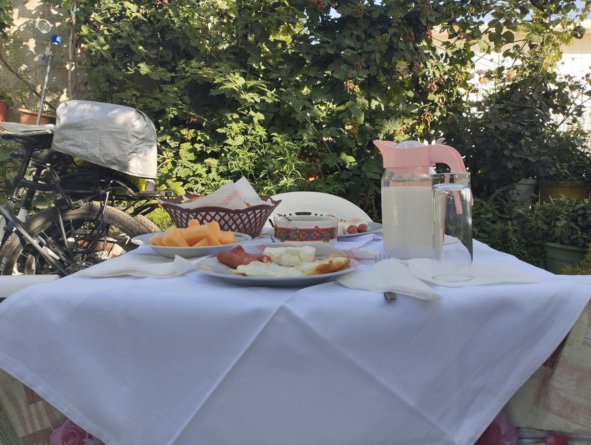 Rondo Guesthouse Gjirokastër Eksteriør bilde