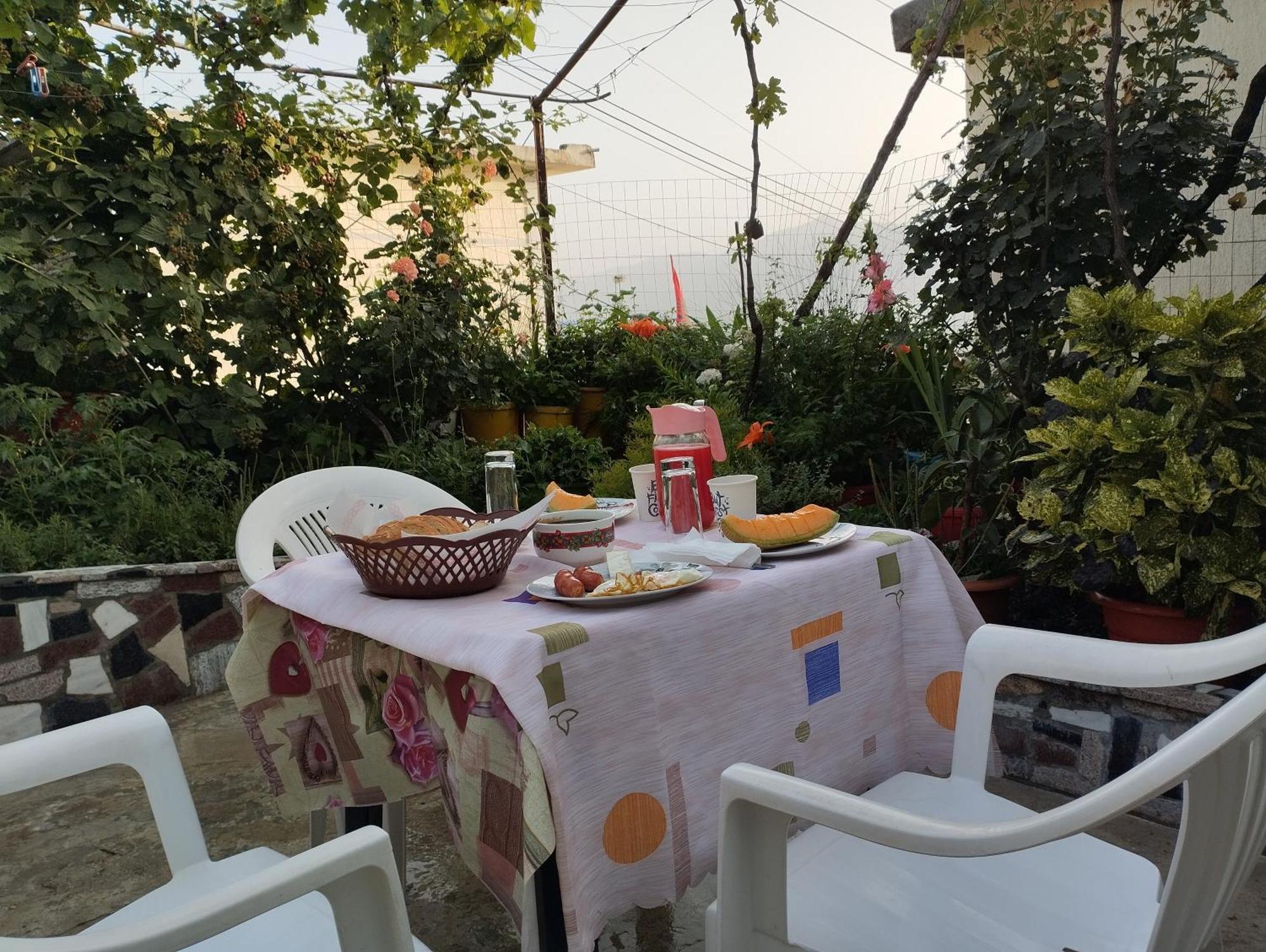 Rondo Guesthouse Gjirokastër Eksteriør bilde